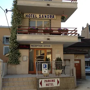 https://hotel-sandra.hotels-rhonealpes.com