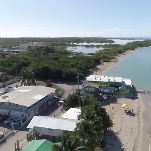 Luichy's Seaside At Playa El Combate